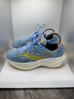 Women’s Saucony Triumph 20 Running Shoes Size 6.5